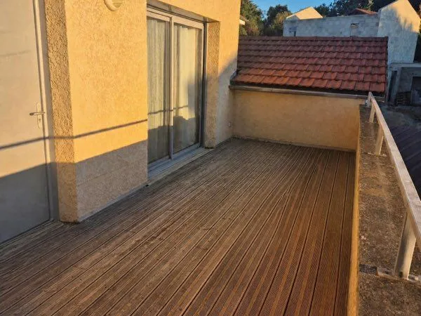 T3 avec terrasse centre village