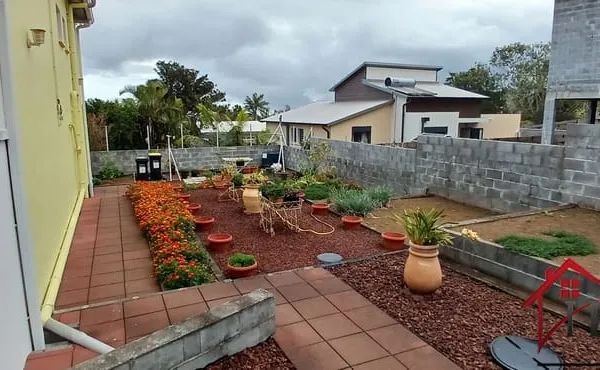 Villa F 4 de 118 m2 sur un terrain de 618 m2 située à Pont