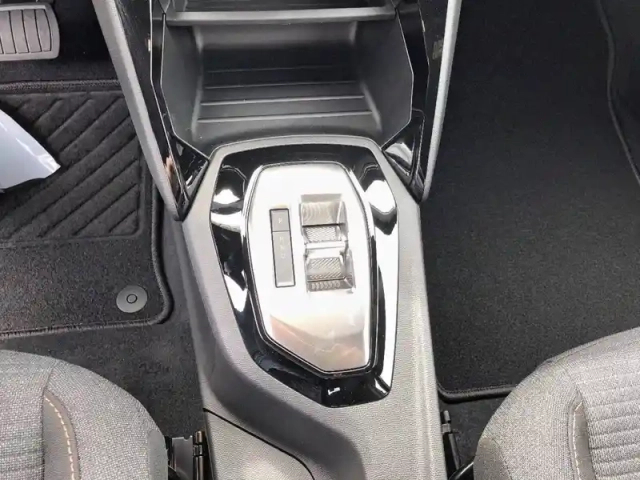 Peugeot 2008 hybrid 110 e-dcs6 — photo 34