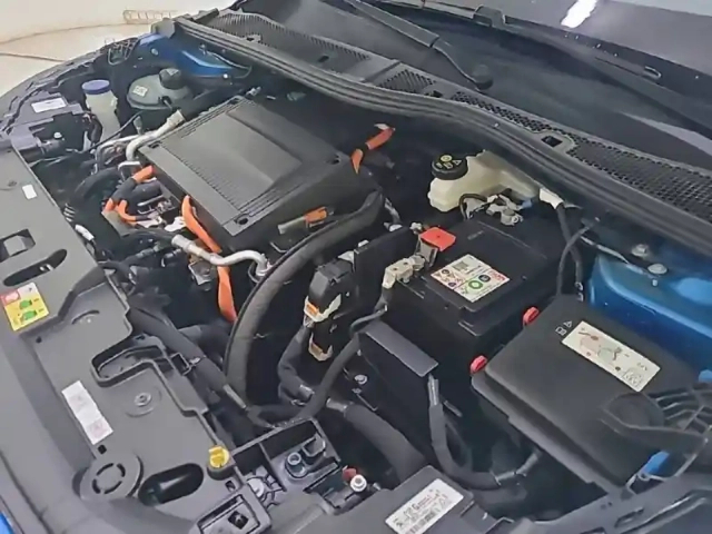 Peugeot 208 electrique 50 kwh 136ch — photo 42