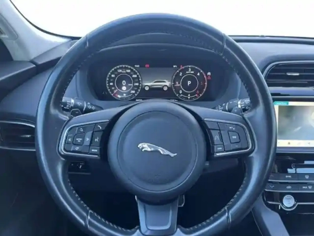 Jaguar F-Pace 2.0 d - 180 ch 2wd bva8 — photo 13