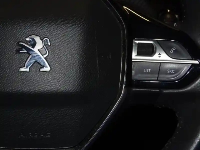 Peugeot 208 e- 136ch active — photo 12