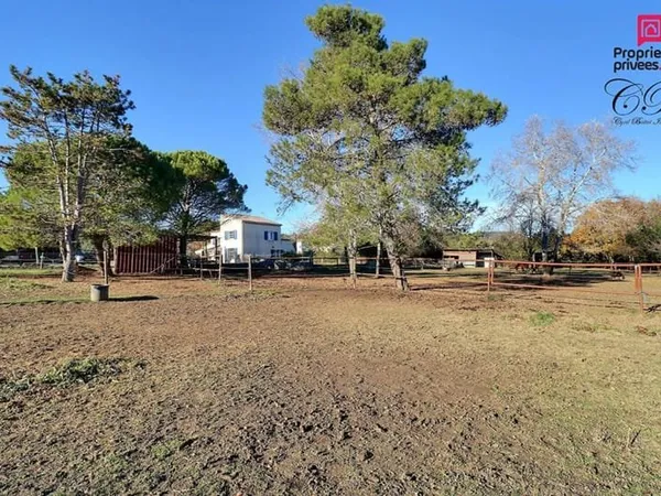 MAISON FAMILIALE - 180 m² habitables - Terrain plat > 6 000 m²