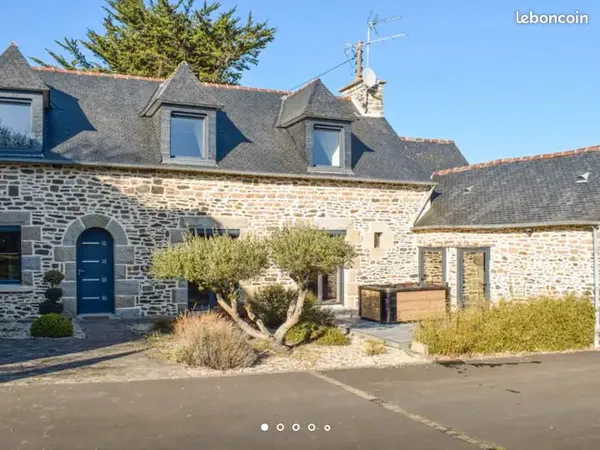Rare sur le marché : Proche de Paimpol Longère de charme avec jacuzzi à louer à l'année
