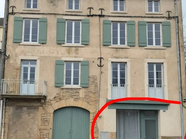 Local 40m2 refait à neuf + réserve/ cuisine 14m2 - Centre de Charolles