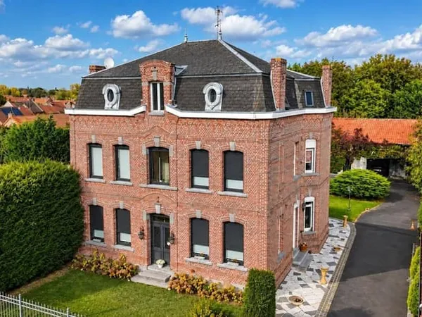 Maison 7 pièces 240 m²