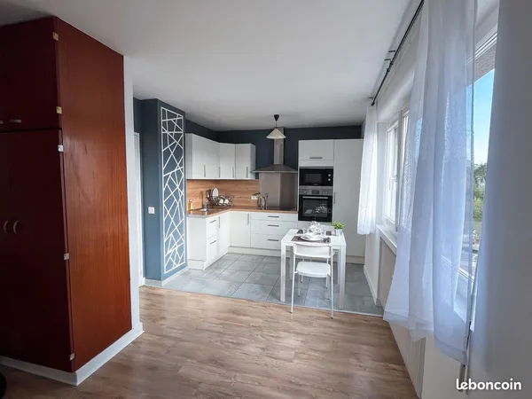 Studio meublé 27 m² Nanterre - RER A