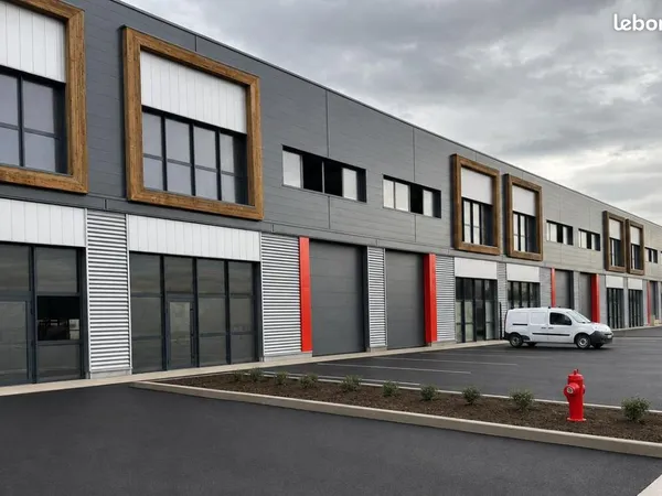 Local bureaux 367 m²
