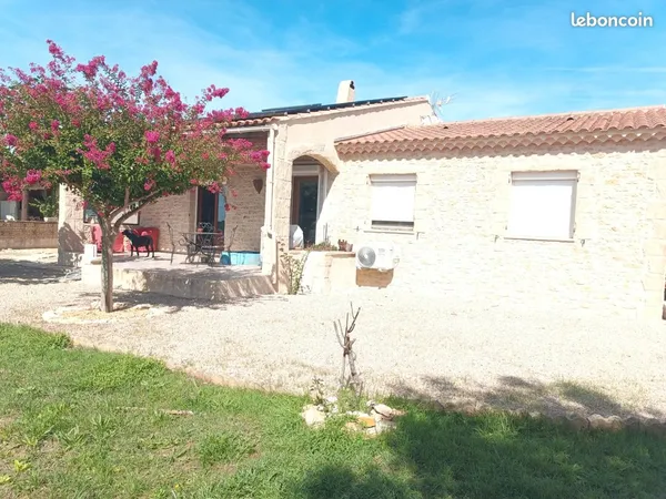Vends villa avec dépendances