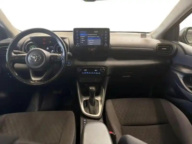 Toyota Yaris 116h design 5p mc24 — photo 10