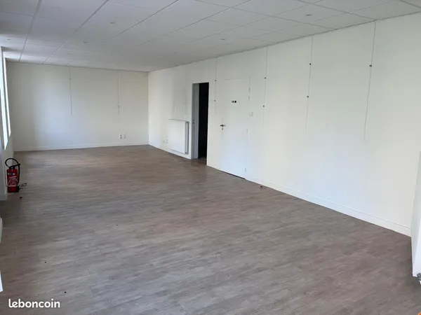 Espace commercial 15 m² à louer - 300 CC - Centre-ville