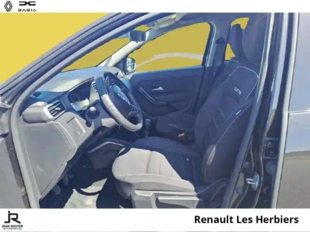 Dacia Duster 1.5 blue dci 115ch journey + 4x2 — photo 3
