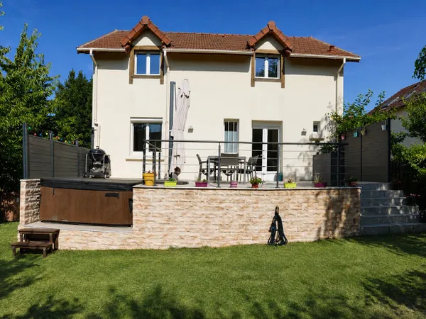 Maison familiale avec jardin — 120 m² — 6 pièces, 4 chambres — Poissy, quartier Les Capucines