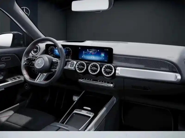 Mercedes Glb 200 d amg line — photo 11