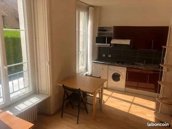 Beau studio meublé, au pied de la Cathédrale