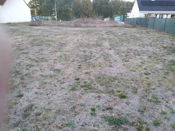 Terrain constructible viabilisé en Brenne.
