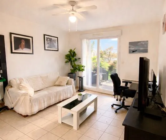 🌿 Appartement T3 avec jardinet/terrasse, piscine résidentielle, 2 places de parking - Blaye