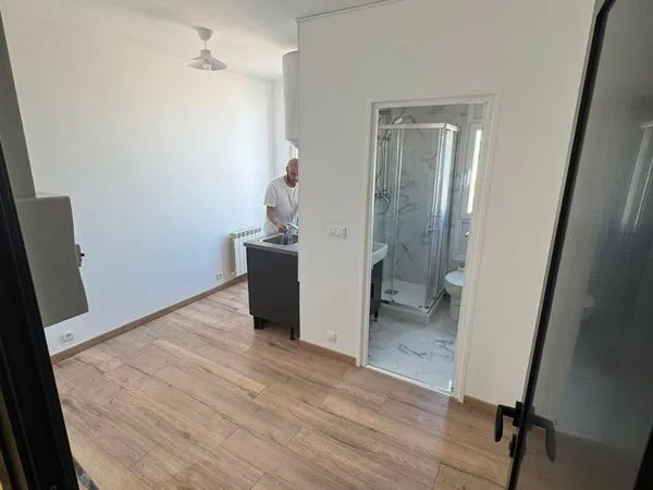 Studio moderne entièrement rénové