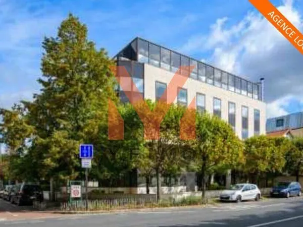 Bureau 875 m²