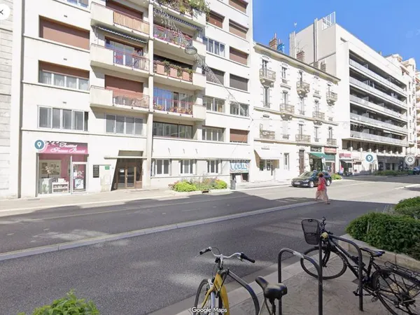 A saisir - Murs commerciaux bel emplacement