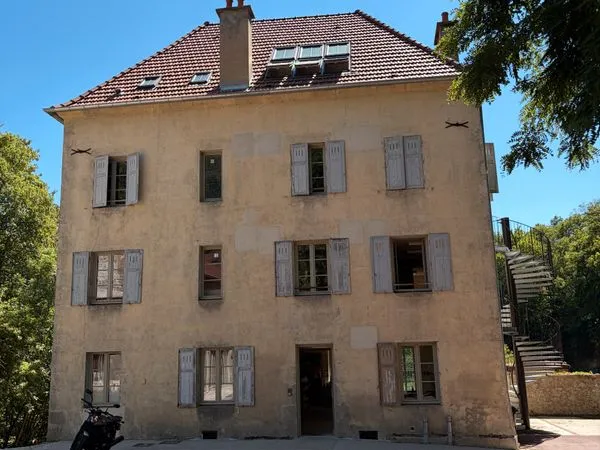 Atelier à louer à Lormes - local artisanal équipé, Morvan