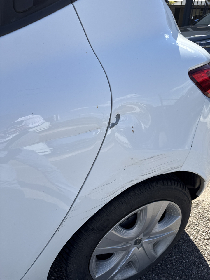 Renault Clio IV dCi 90 Energy eco2 82g — photo 23