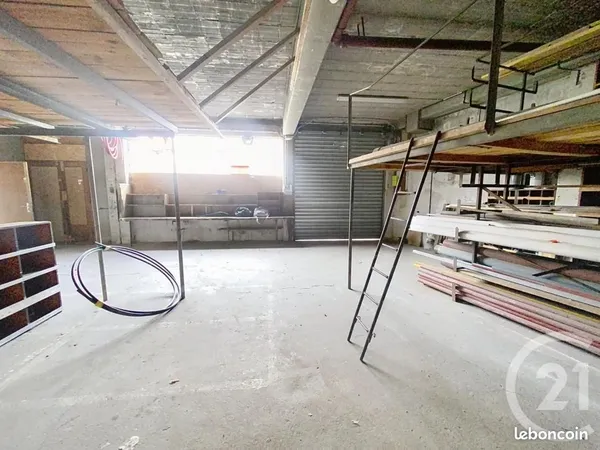 Bureaux autos, bureaux 201 m²