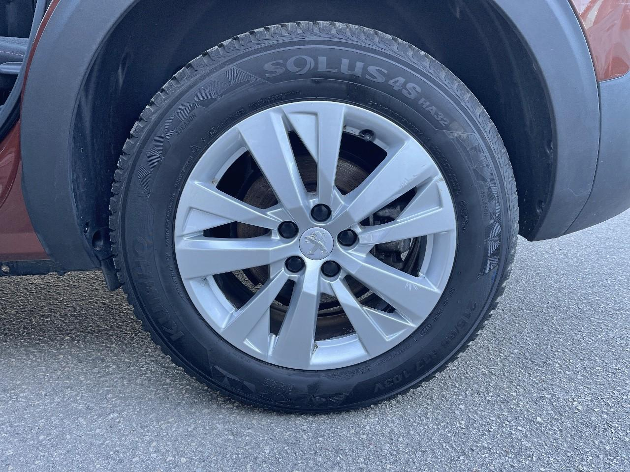 Peugeot 5008 puretech 130ch s&s eat8 active pack — photo 11