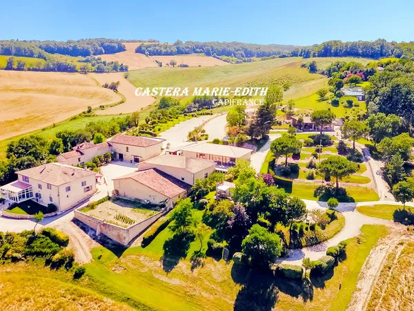 MAGNIFIQUE DOMAINE à vendre 39 pièces AUCH (32) sur 4,5 hectares