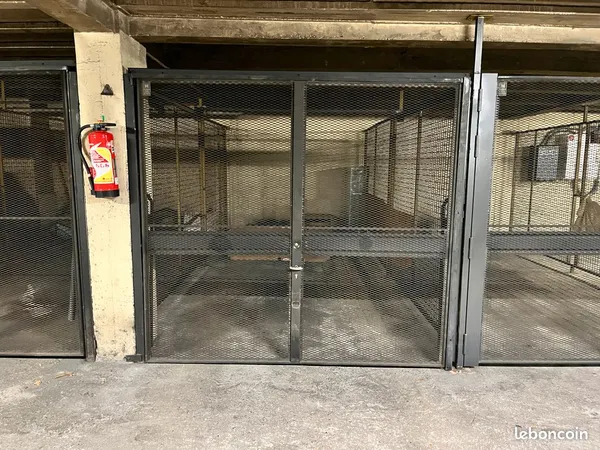 Parking Box garage fermé Vaugirard Montparnasse avec accès facile