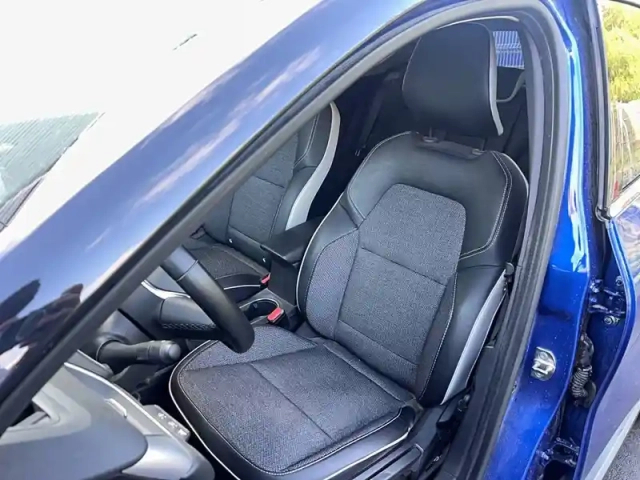 Renault Captur e-tech 145 - 21 — photo 19