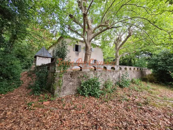 Demeure de caractère à rénover sur 5 hectares