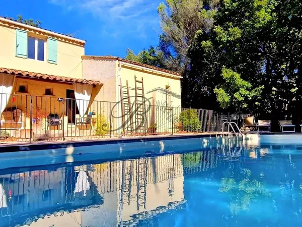 Villa lumineuse avec piscine à Lourmarin