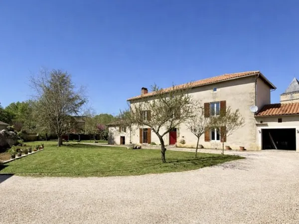 Maison 7 pièces 233 m²