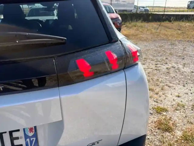 Peugeot 2008 electrique 136 ch — photo 17