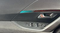 Peugeot 2008 1.2 PureTech 130ch S&S Style EAT8 — photo 19