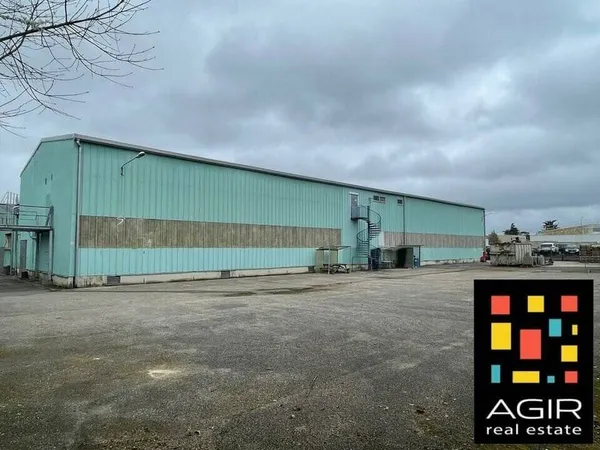 Entrepôt 3600 m²