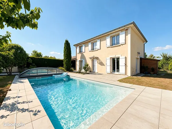 VILLA FAMILIALE - 6 chambres, Piscine, Proximité de Lyon