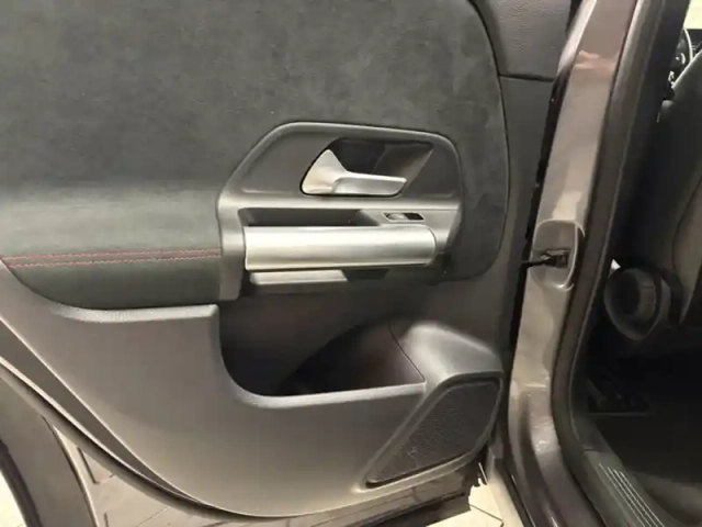 Mercedes Eqa 250+ amg line — photo 33