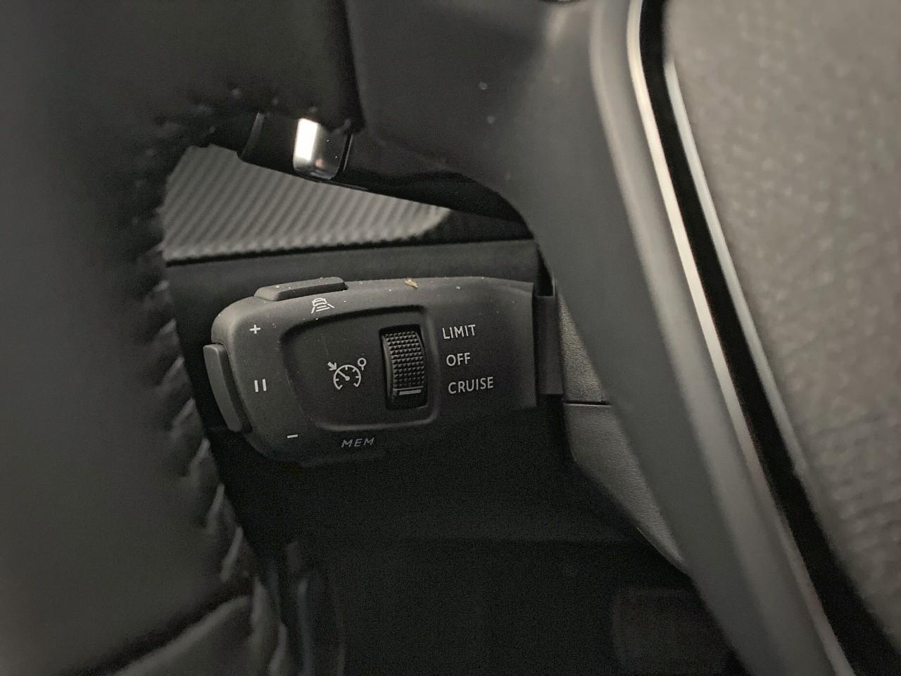 Peugeot 2008 hybrid 145 ch e-dcs6 allure — photo 20