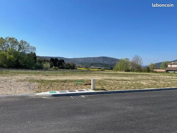 Terrain 1330 m² Allan