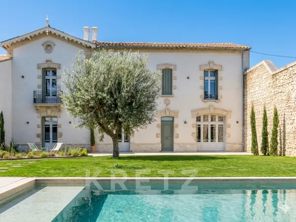 Maussane-les-Alpilles. Élégante maison de maître de 255 m2 au coeur du village