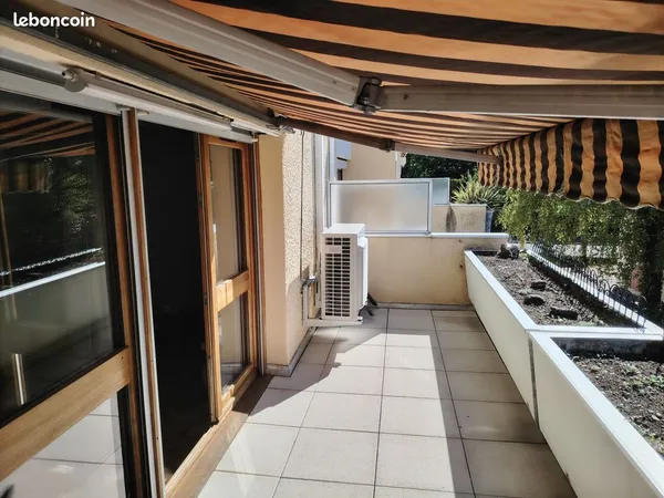A vendre Appartement duplex de 83 m2 au 1er et dernier étage avec terrasse et garage
