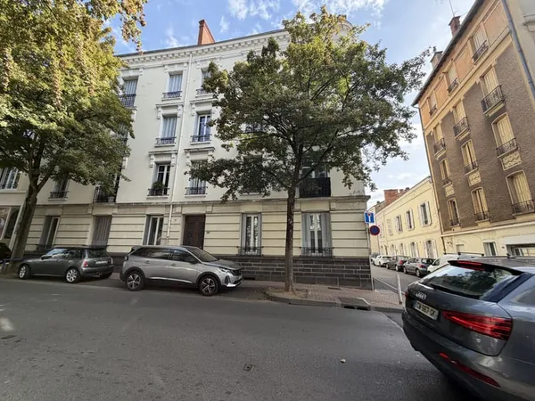T4 EN COEUR DE VILLE AVENUE DES CELESTINS A LOUER