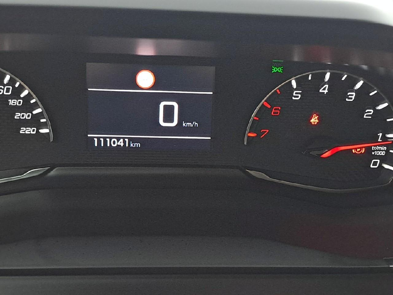 Peugeot 2008 puretech 100 s&s bvm6 active pack — photo 27