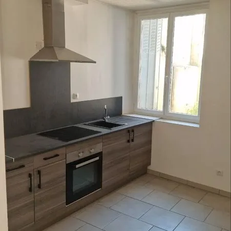 À louer - Studio de 30 m² avec chambre séparée et cuisine équipée