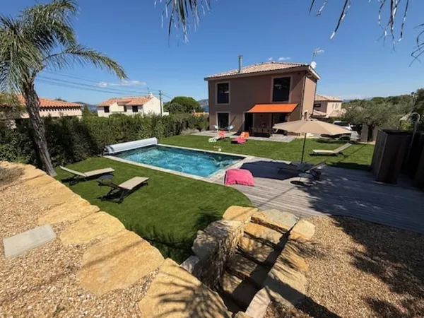 LA MADRAGUE DE GIENS - VILLA CONTEMPORAINE DE 2024 AVEC PISCINE