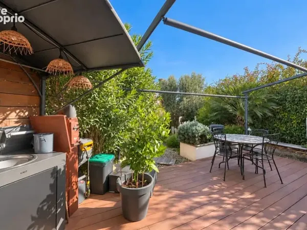 Pavillon individuel de plain pied renovee a 800m2 de la mer