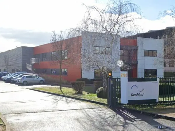Local industriel 1794 m²