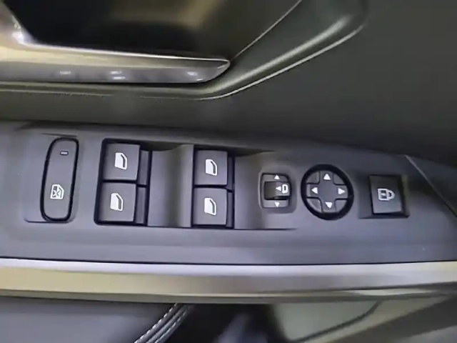 Peugeot 5008 hybrid 145 e-dcs6 — photo 30